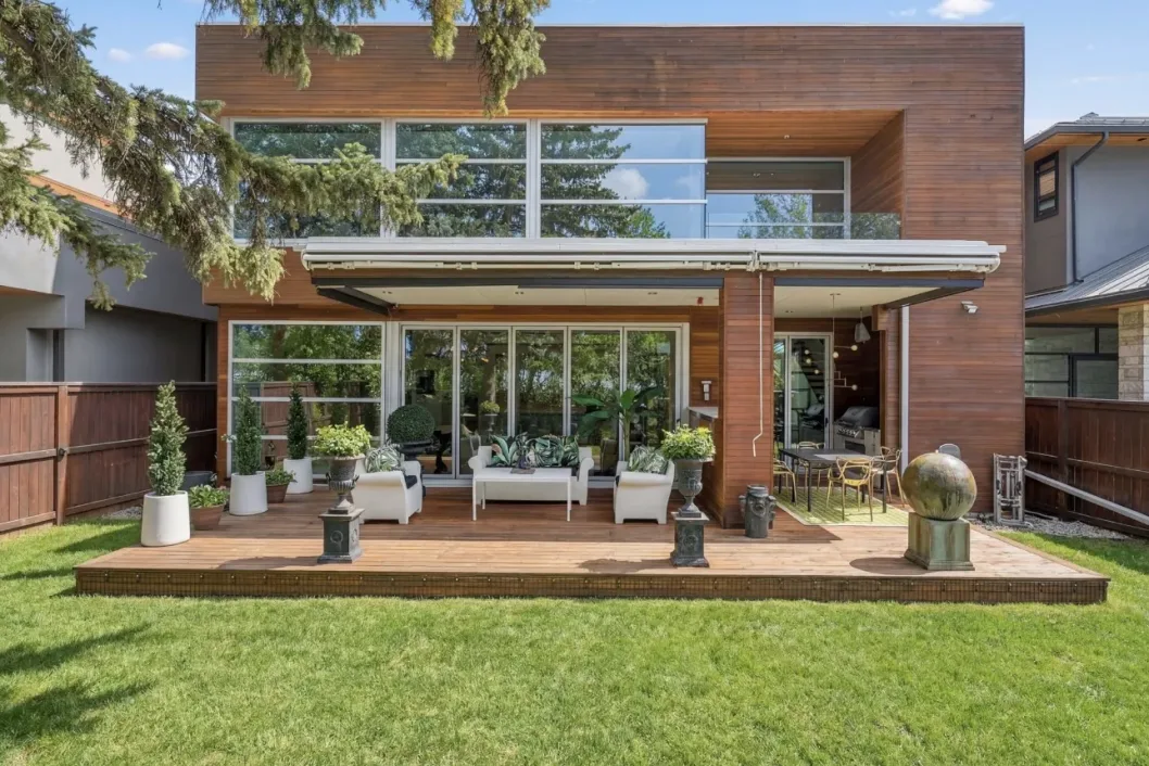 Cantilevered modern deck with outdoor living furniture set, Calgary